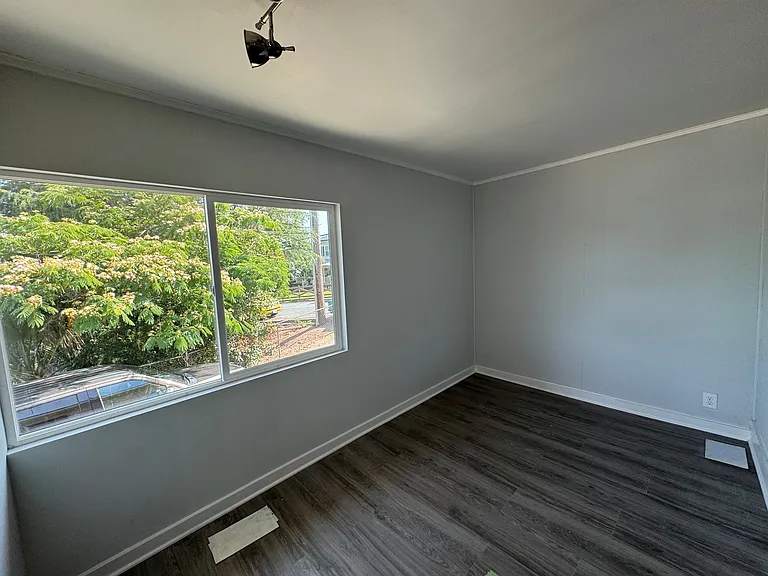 569 Kellogg St — Photo 18