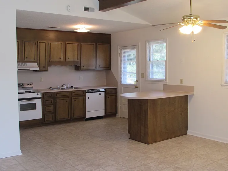 6016 Pleasant Grove Rd — Photo 2