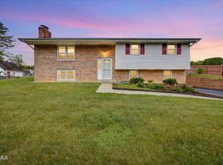 421 Mount Area Dr, Bristol, TN 37620