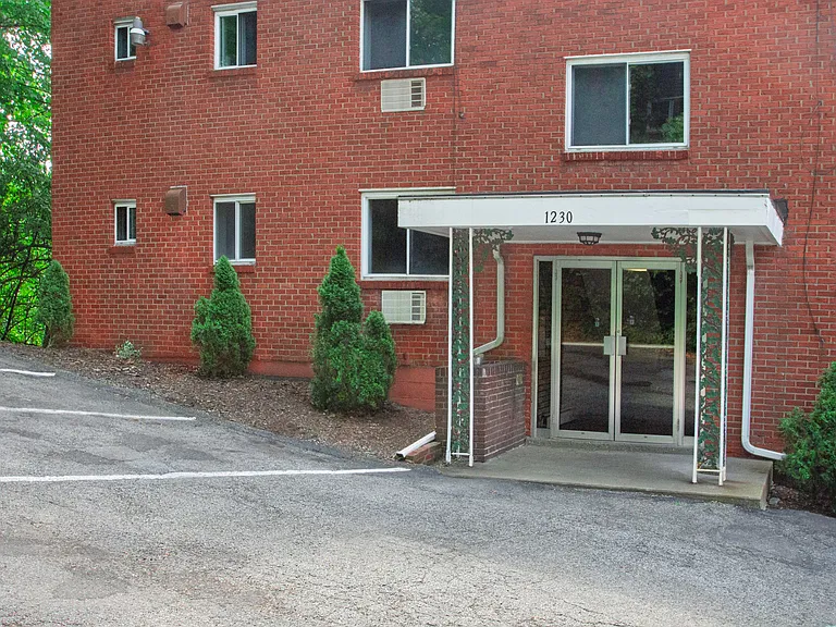 1230 E End Ave #3 — Photo 1