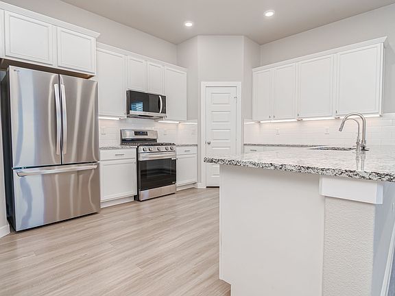 3rd image of 2721 Longfellow Rd