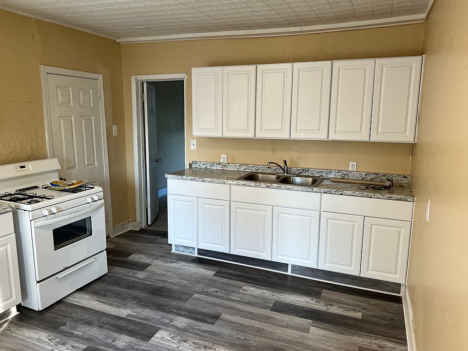 1st image of 120 Austin St APT 2