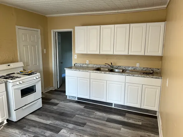 120 Austin St APT 2, Worcester, MA 01609