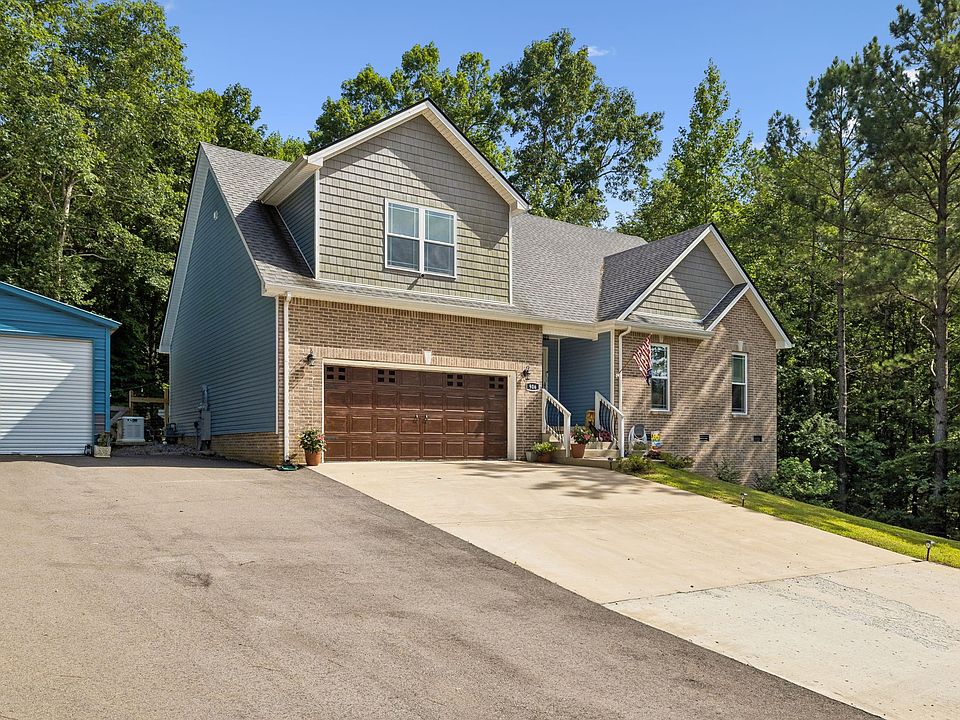1st image of 906 Riverwood Dr