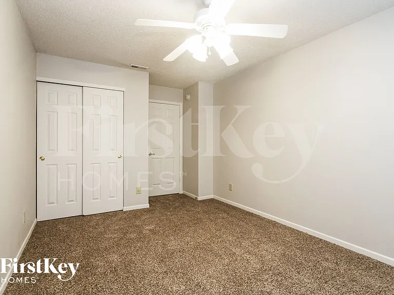 744 Thornwood Ln — Photo 14