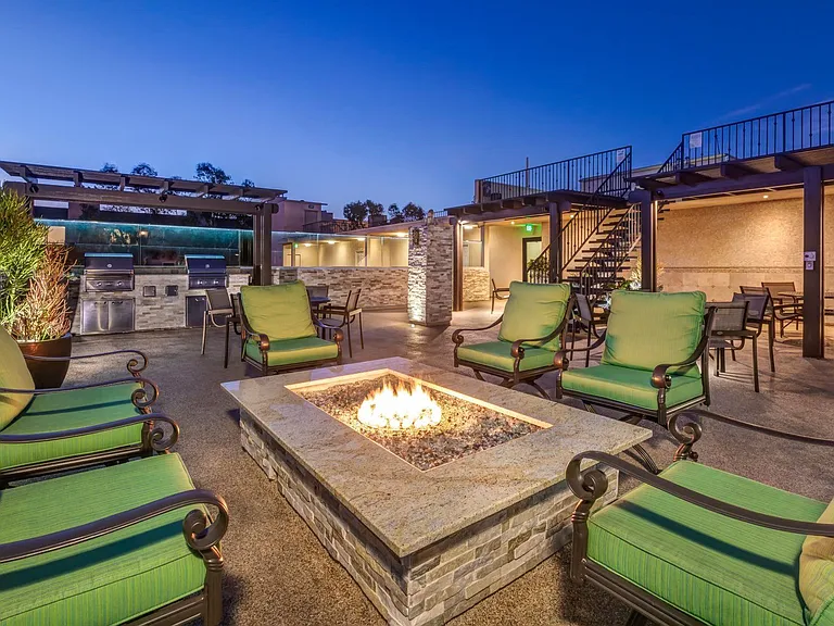 Apartments in West Los Angeles, CA Del Rio roof top fire pit and gas grills.jpg