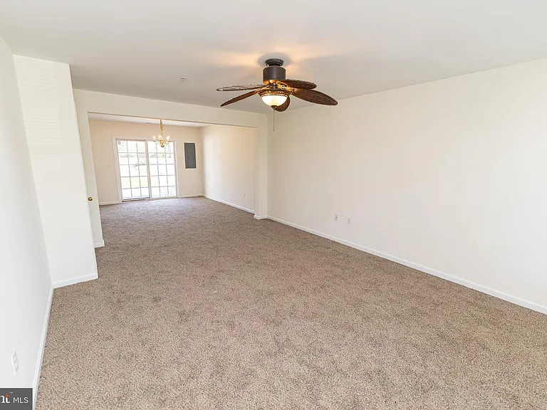202 Carsons Ct — Photo 6