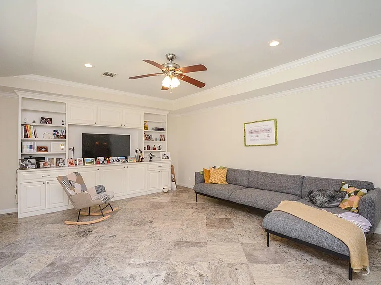 9906 Cedardale Dr — Photo 5