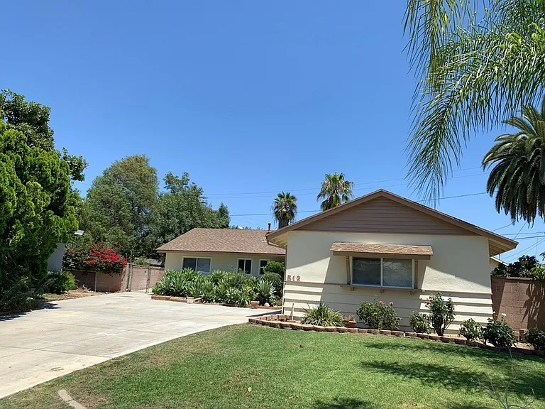 512 La Serena Dr — Photo 2