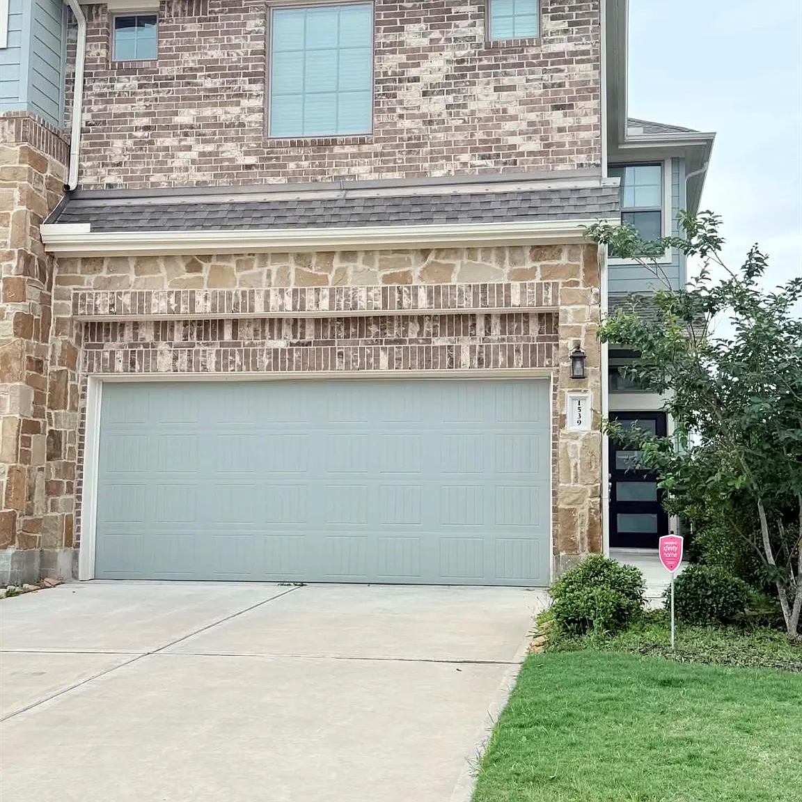 3 bed, 2.5 bath, 1738 sqft, $2,400 — Photo 1