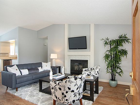 4th image of 3005 Thorn St APT 7