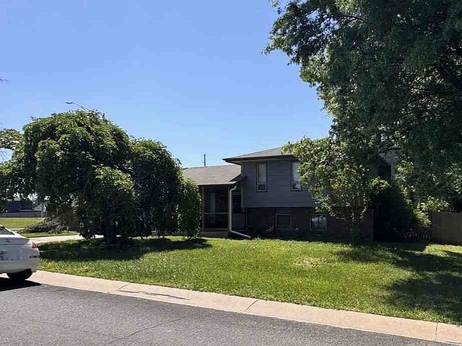 2nd image of 101 W Rockwood Blvd