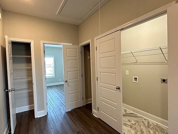 5th image of 208 Drayton Dr