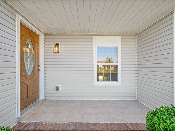 4th image of 262 Moncrest Dr