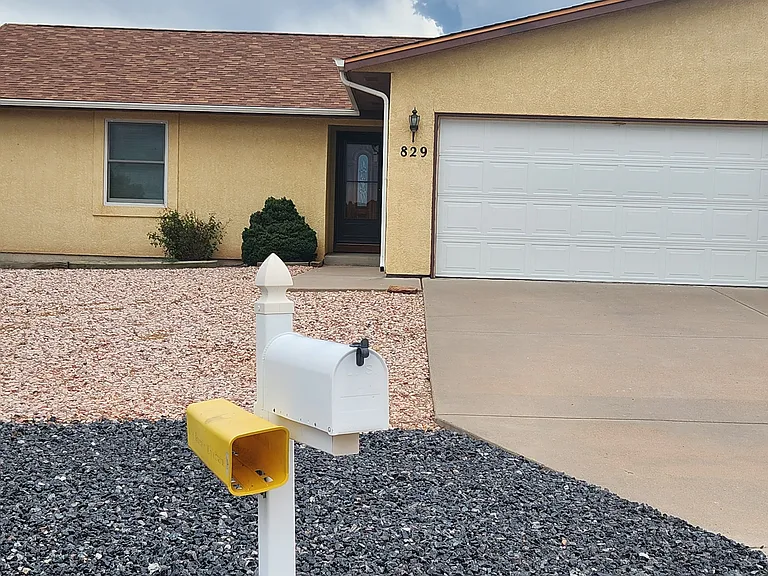 829 S Waterleaf Pl — Photo 1