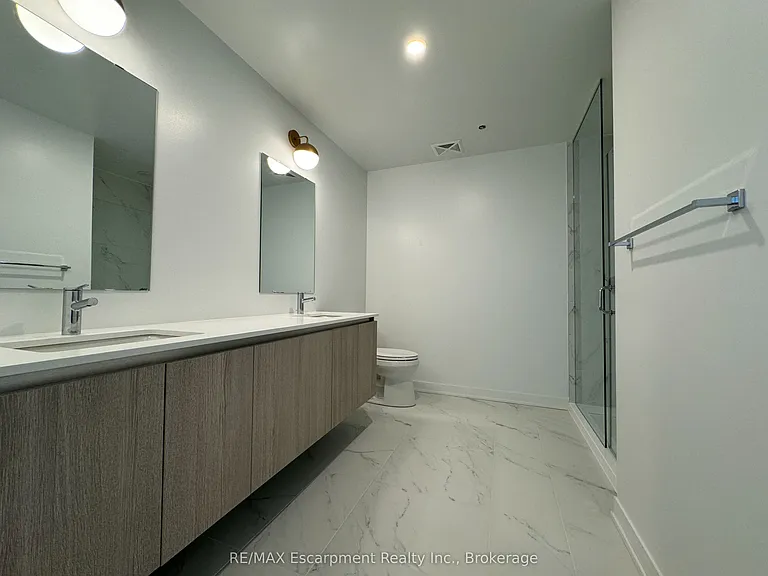 405 Dundas St W #721 — Photo 15