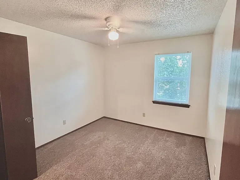 312 Falcon Ct — Photo 25