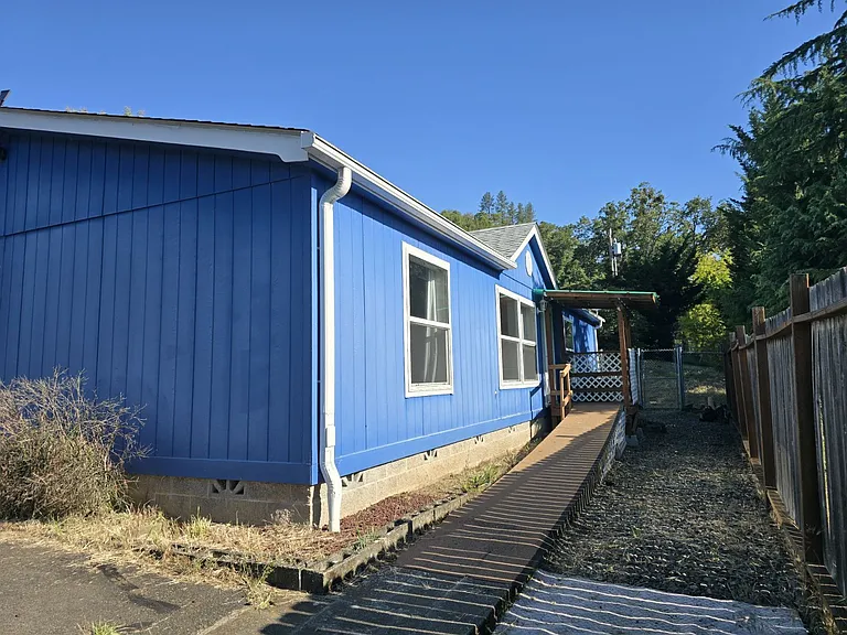 2032 NE Klamath Ave — Photo 18
