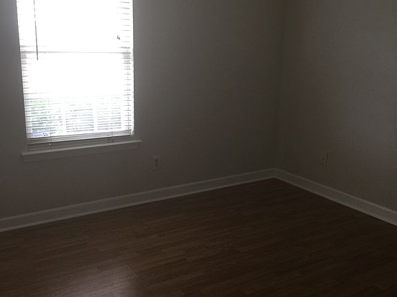 3rd image of 949 Ashland Ave