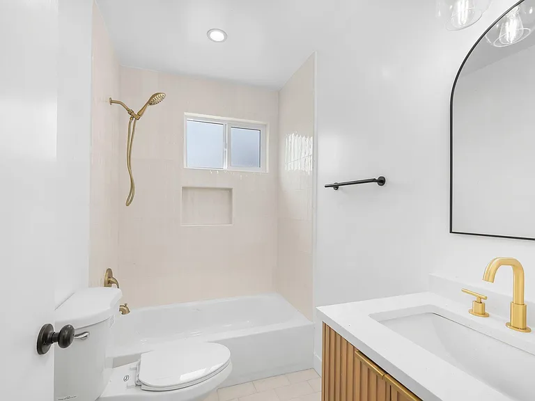 3020 E 3rd St #11 — Photo 15