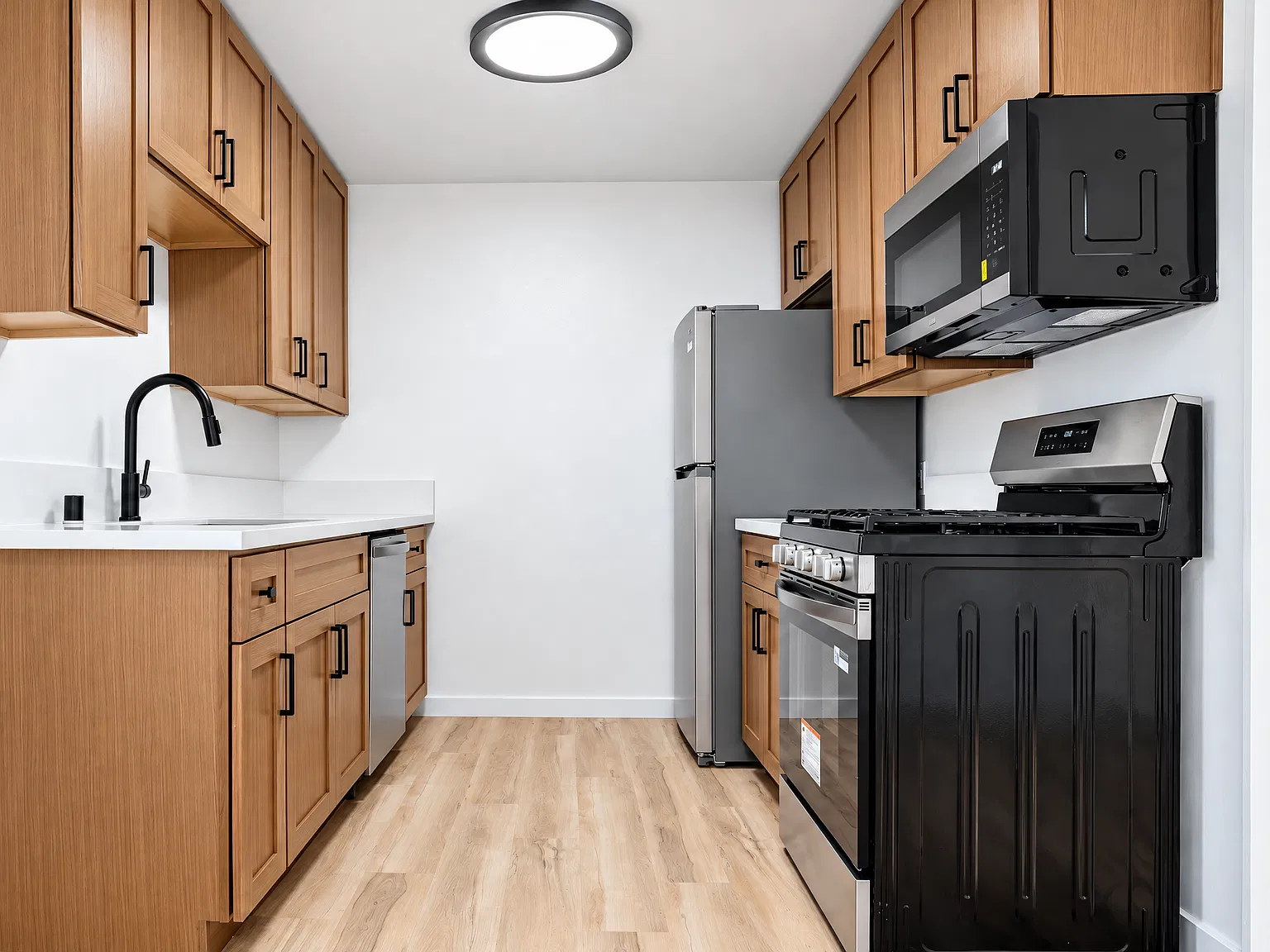 1 bed, $2,400 — Photo 3