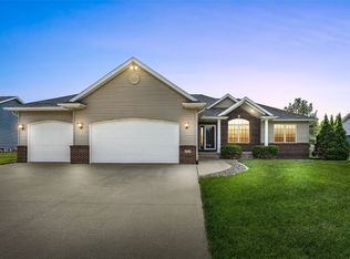 429 W Prairie Dr, Fairfax, IA 52228