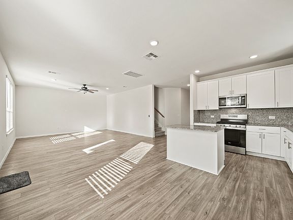 4th image of 312 Lippizan Dr