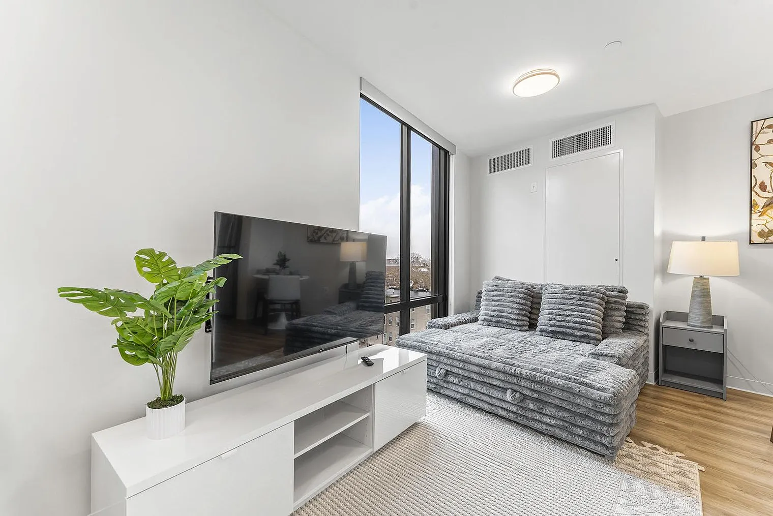 Studio, 1.0 bath, 592 sqft, $3,451 — Photo 2