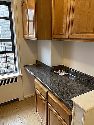 4th image of 917 Sheridan Ave APT 7B