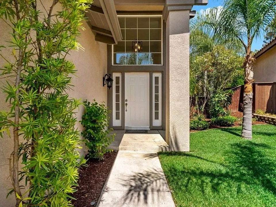 42012 Dahlia Way