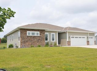S88W18108 Edgewater Heights Way, Muskego, WI 53150