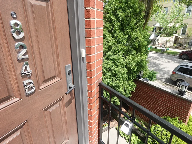 824 S Leavitt St #B — Photo 25