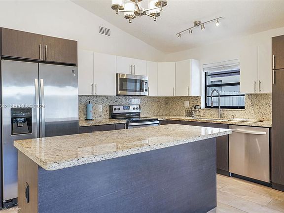 5th image of 1634 SW 19th Ter