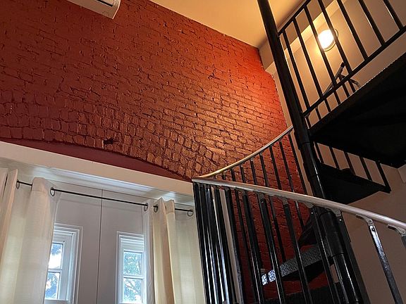 5th image of 94 4th Ave Unit 207
