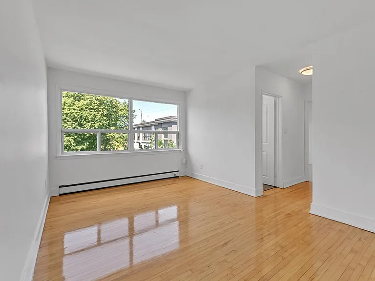 389 Yonge St #401-3 — Photo 16