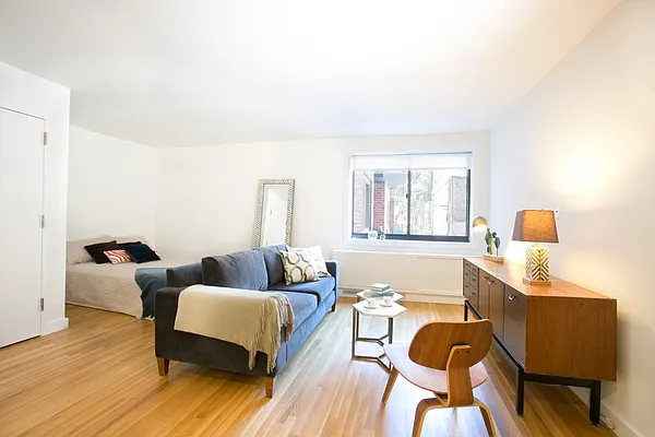 Rented by Stonehenge NYC LLC | media 2