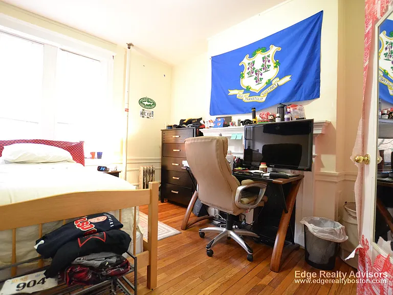 62 Egmont St #3A — Photo 4