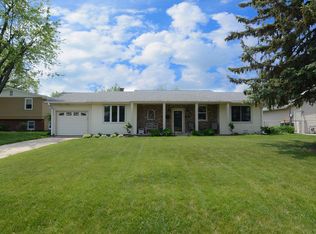 560 Cherokee Ct, Carol Stream, IL 60188