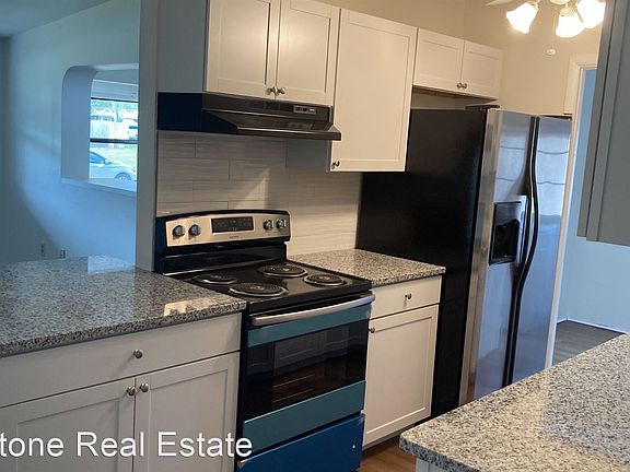3rd image of 5532 Pine Cir NE