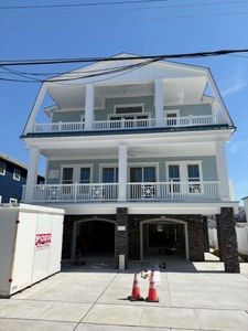 209 39th St Floor 1, Sea Isle City, NJ, 08243