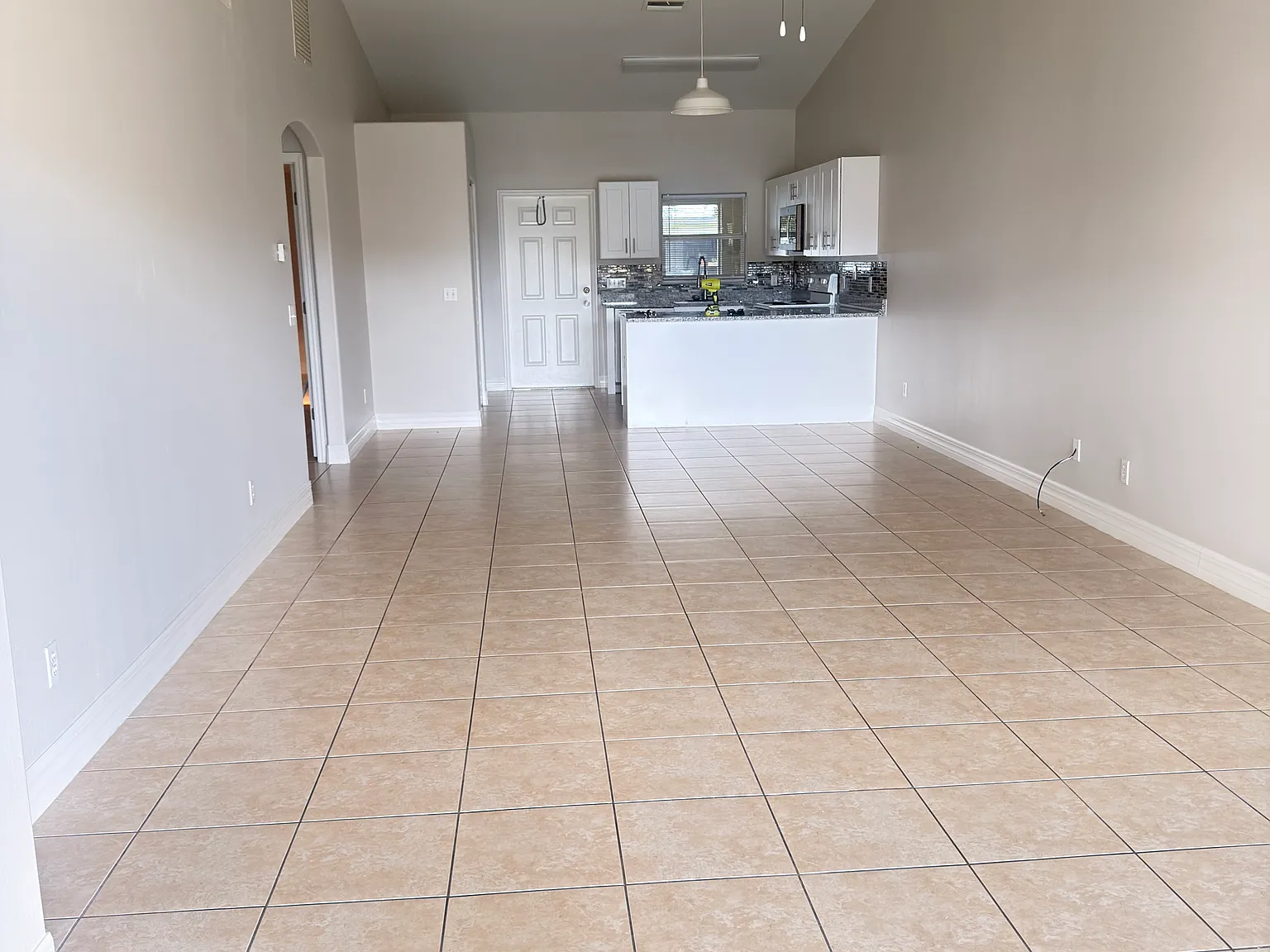 2 bed, 2378 sqft, $1,600 — Photo 2