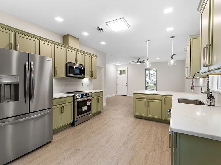 5005 NW 11th Pl — Photo 8