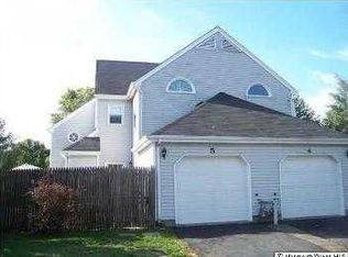 5 Holmes Ct, Albany, NY 12209