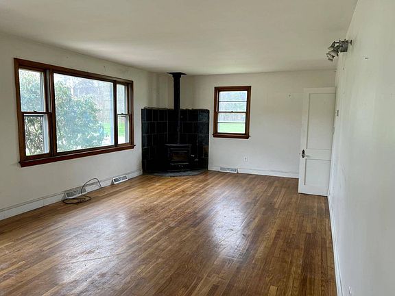 2nd image of 40 Newland St