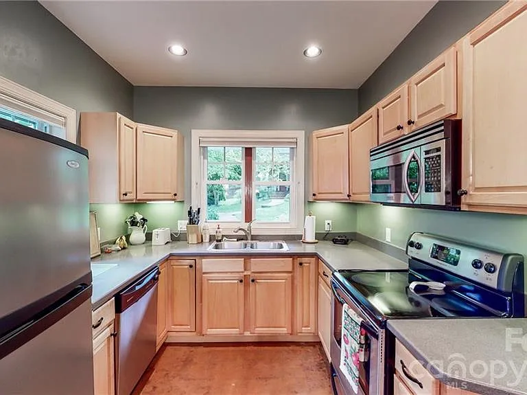 19 Sevan Ct — Photo 4