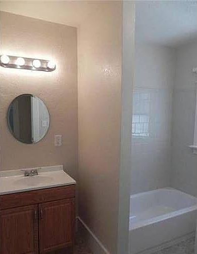 1st image of 780 E 52nd Pl