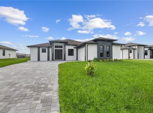 924 NE 14th Ave, Cape Coral, FL 33909