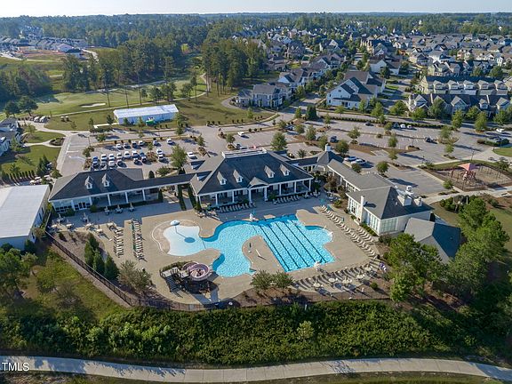 5th image of 233 Golf Vista Trl
