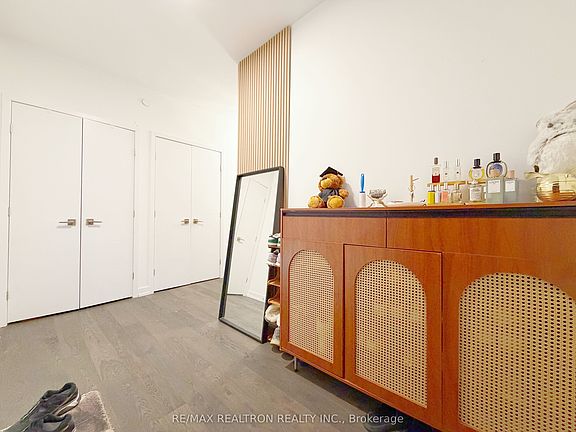 3rd image of 488 University Ave #5007