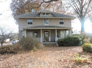 10 Moore St, Tilton, IL 61833